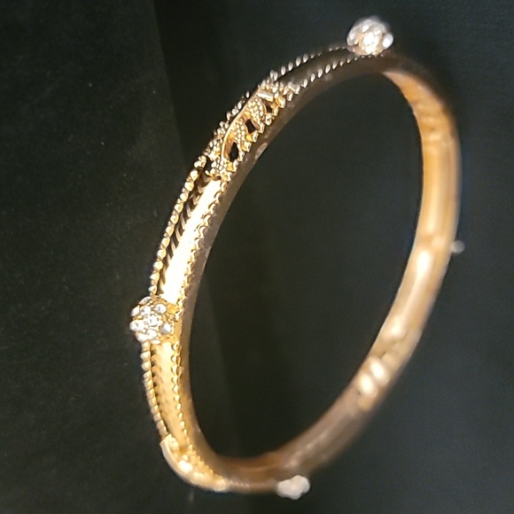 Gold bangle - Picture 6 of 9